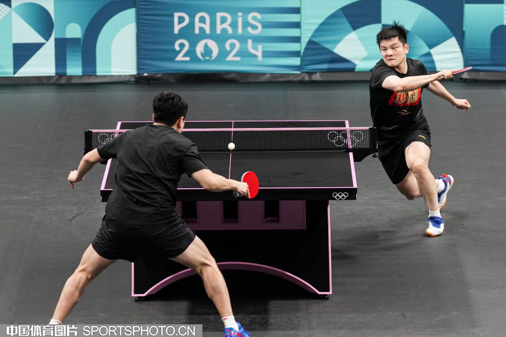 【头条】索菲·希纳斯赢得环球马术冠军赛布拉格季后赛1.50米级别比赛冠军